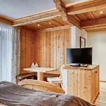 Hotel Alpenstolz