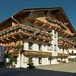 Hotel Alpenstolz 3*