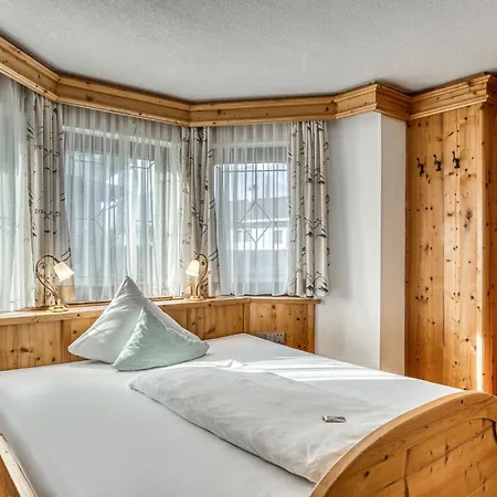 Hotel Alpenstolz
