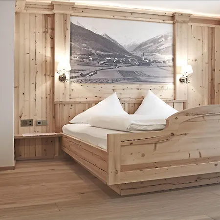 Alpenstolz מלון 3*