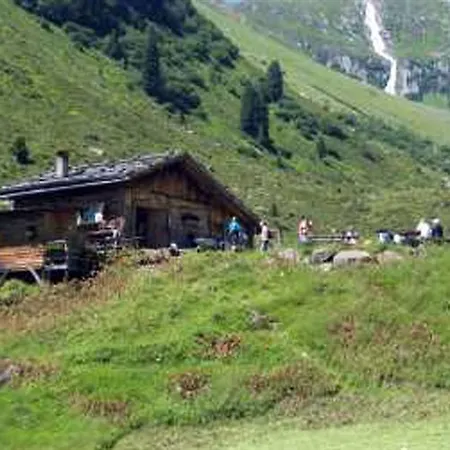 Hotel Alpenstolz