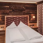 Alpenstolz Hotel 3*