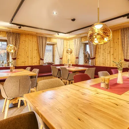 Hotel Alpenstolz