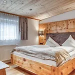 Hotell Alpenstolz 3*