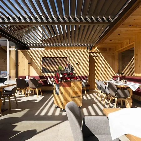 ホテル Alpenstolz ミーダース