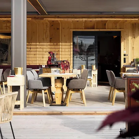 ホテル Alpenstolz ミーダース