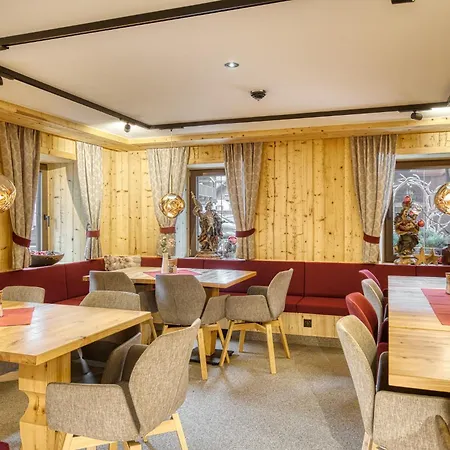 Hotel Alpenstolz